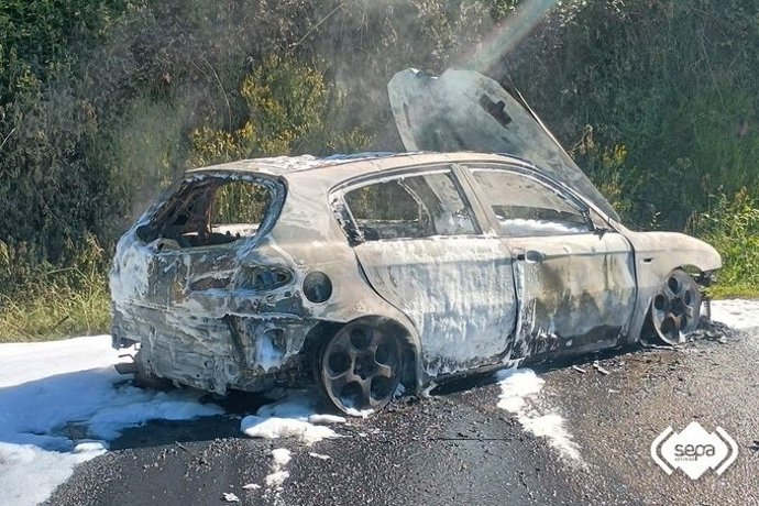 Coche incendiado
