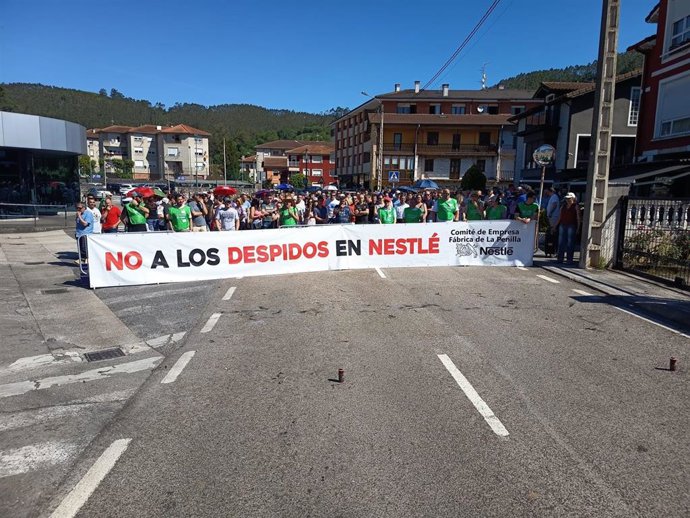 Nuevo paro horario total en la fábrica de Nestlé en La Penilla a semana y media de la huelga indefinida contra el ERE
