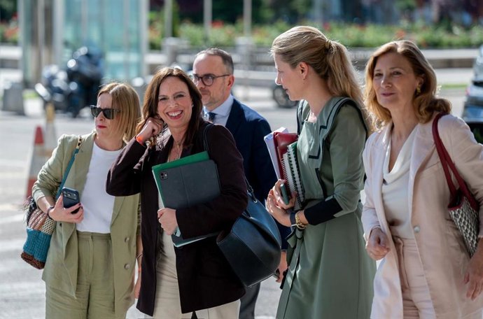 La consejera de Fomento, Rocío Díaz, a su llegada a la Conferencia sectorial de vivienda celebrada en Madrid.