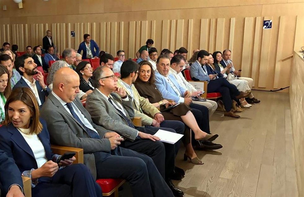 La consejera en funciones de Agricultura, Ganadería y Desarrollo Rural, María González Corral, en el III Congreso Internacional de Vacuno en Salamanca