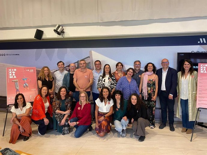 El Vicepresidente Y Diputado De Cultura, Manuel López Mestanza, Presenta La Programación Del Festival De Teatro Circo Cirkorama.