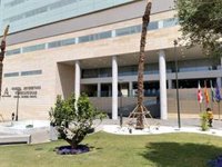 Trasladan al hospital a dos motoristas tras sufrir una colisión con un turismo en Almería