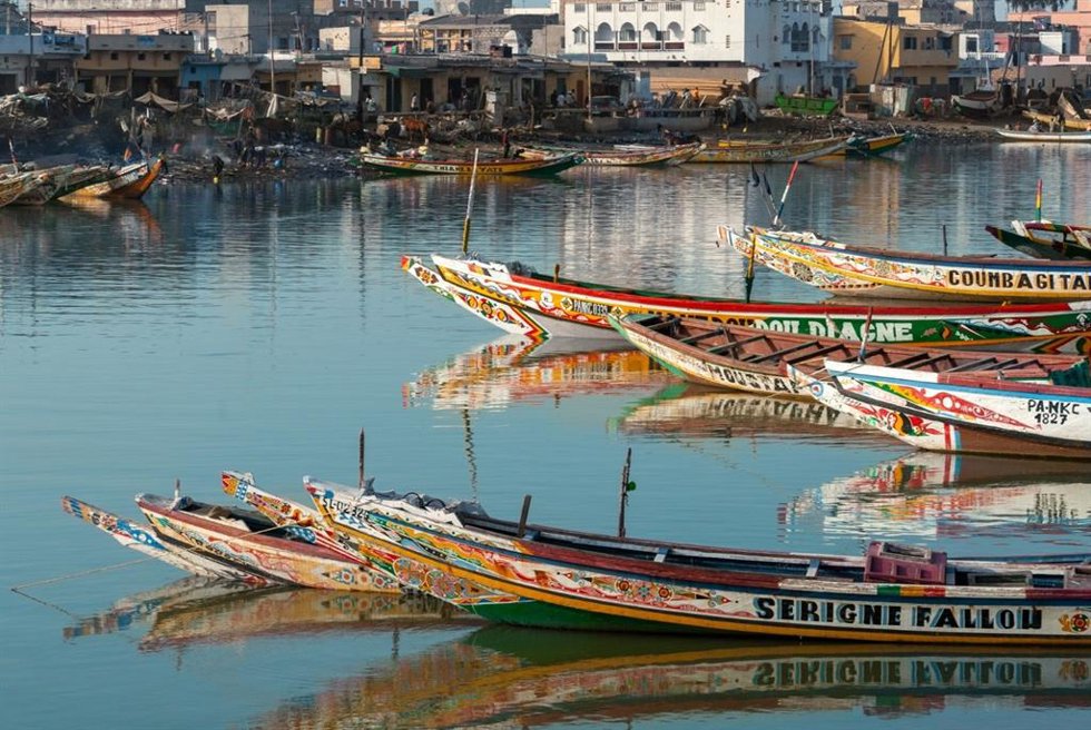 Embaraciones pesqueras en la costa de Senegal