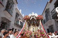 Todas las hermandades del Rocío de Huelva se encuentran por los caminos y la Matriz ya está en la aldea