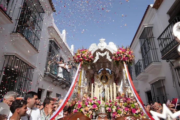Salida de la Hermandad del Rocío de Moguer (Huelva).