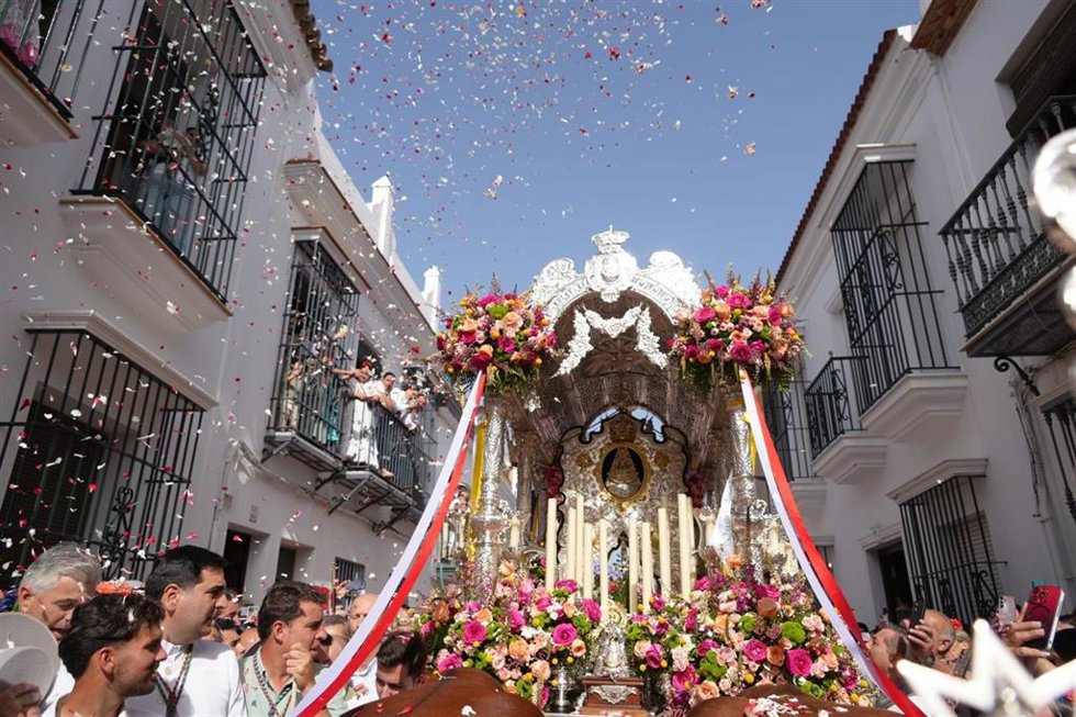 Salida de la Hermandad del Rocío de Moguer (Huelva).