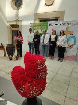 La vicepresidenta Primeda de la Diputación de Cáceres, Esther Gutiérrez, presenta la quinta edición de JATO, que se celebrará del 5 al 7 de junio