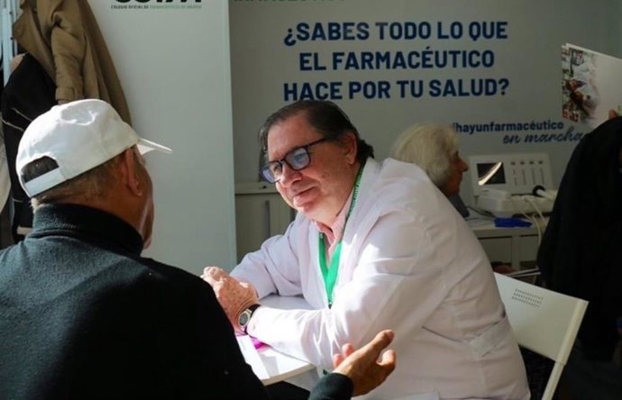 A SEFAC homenageia Luis Brizuela e Fernando Cantalapiedra por suas trajetórias em prol do desenvolvimento profissional da farmácia