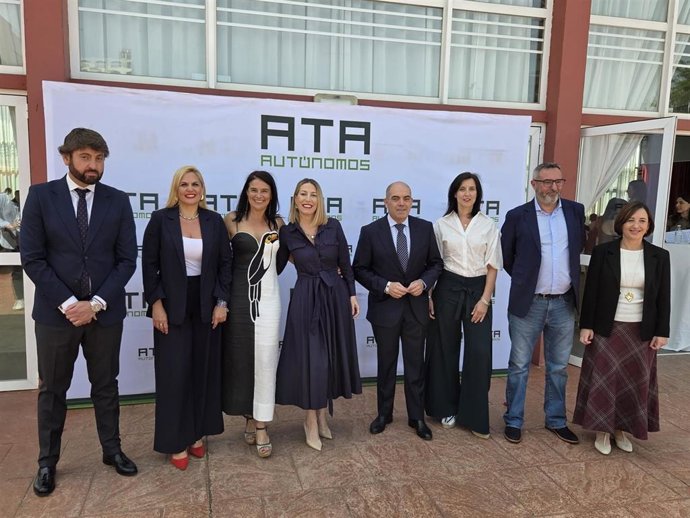 Autoridades en la Asamablea Electoral de ATA Extremadura