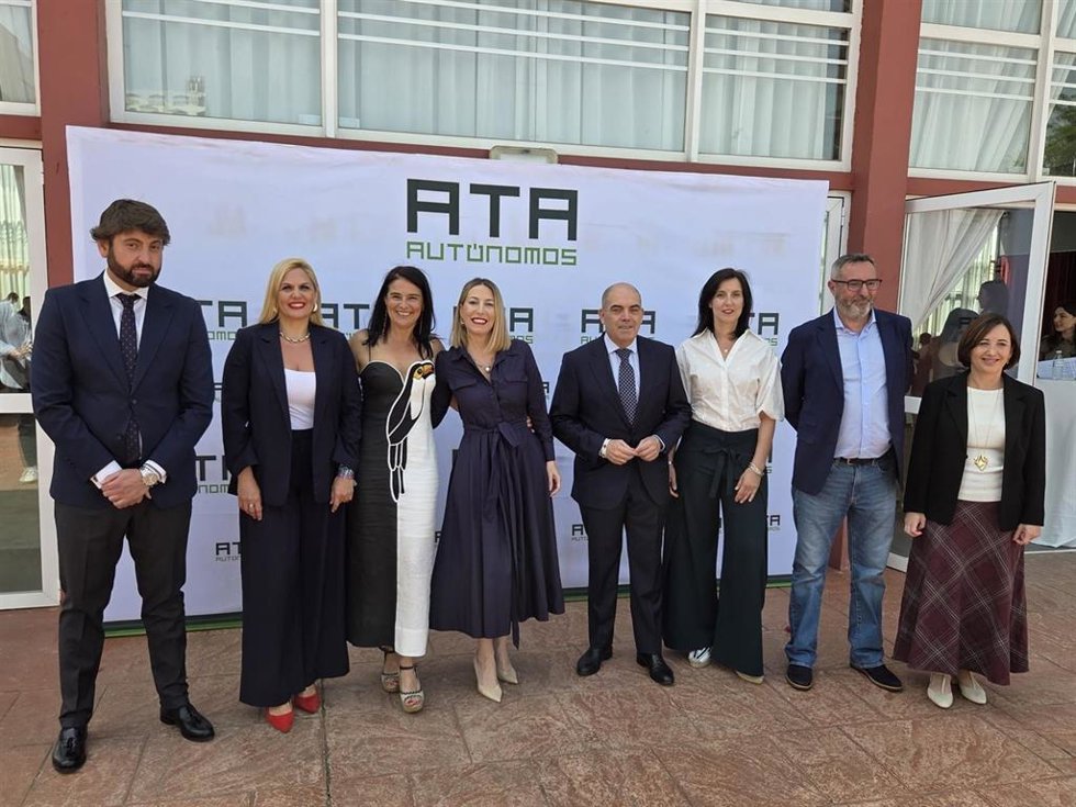 Autoridades en la Asamablea Electoral de ATA Extremadura