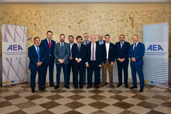 Junta Directiva de la AEA y el Ministro de Industria y Turismo.