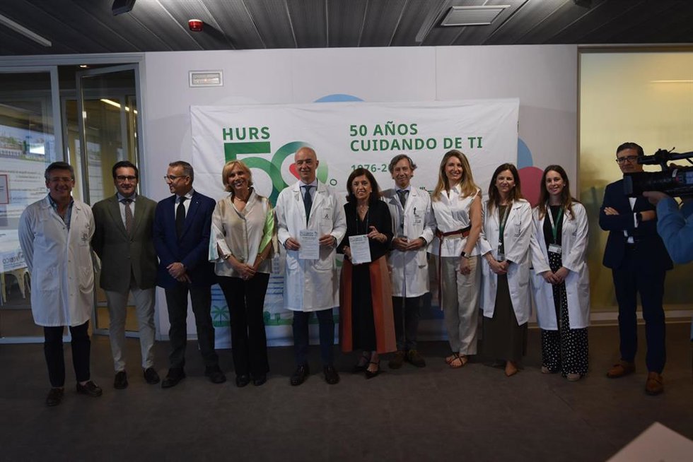 Foto de familia de responsables de la Junta, la UCO, el Reina Sofía y el Imibic que han participado en la jornada '50 años de ciencia'.