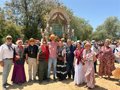 Fernández-Pacheco recibe en Huelva a la Hermandad del Rocío de Almería en su llegada a la aldea