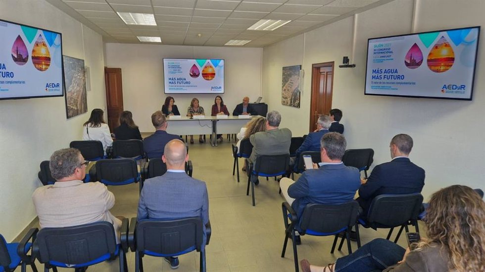Presentación del XV Congreso Internacional de la Asociación Española de Desalación y Reutilización del Agua, que se celebrará en Gijón en 2027.