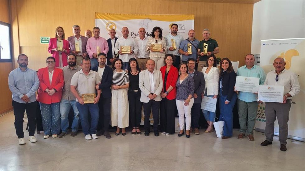 Foto de familia con los galardonados de los Premios Ardilla