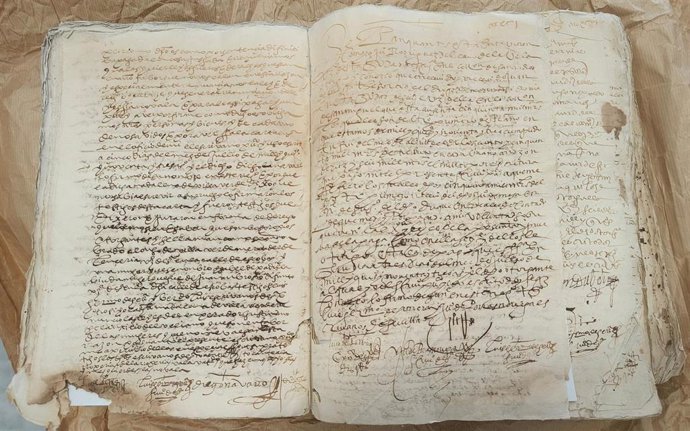 Escritura notarial firmada por Miguel de Cervantes.