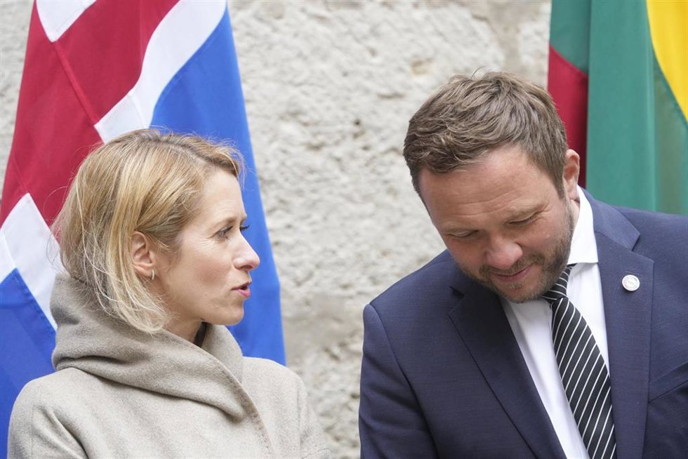 El ministro de Exteriores estonio, Margus Tsahkna, junto a la Alta Representante y ex primera ministra estonia, Kaja Kallas. 