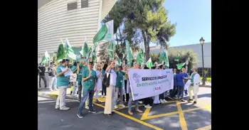 Treballadors d'urgències de l'Hospital General de València es concentren per a exigir reforços urgents de personal