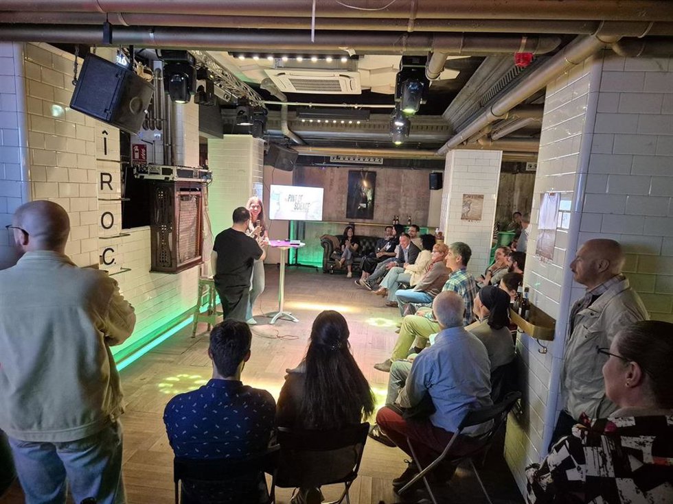Más de 500 asistentes participan en el festival internacional 'Pint of Science' en Santander, Torrelavega y Castro