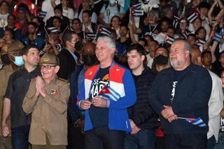 Archivo - El líder cubano Raúl Castro, el presidente de Cuba, Miguel Diaz-Canel, y el primer ministro, Manuel Marrero.