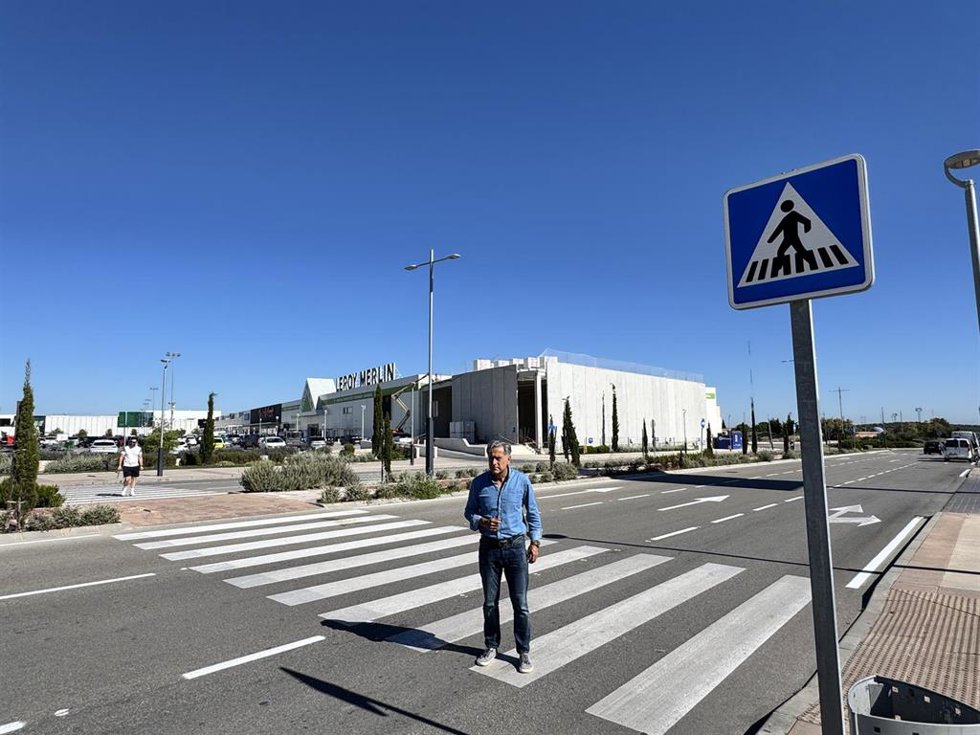 Antonio Losa en el acceso al Jaén Plaza
