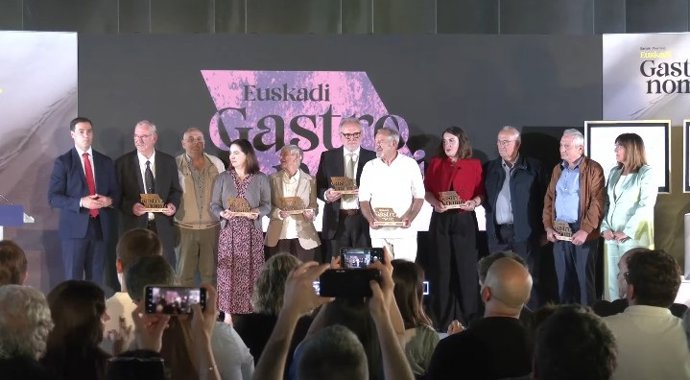 La entrega de los galardones se ha celebrado en el Palacio de Ajuria Enea