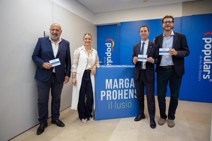 La presidenta del PP de Baleares, Marga Prohens, acompañada de otros dirigentes del 'populares' autonómicos.