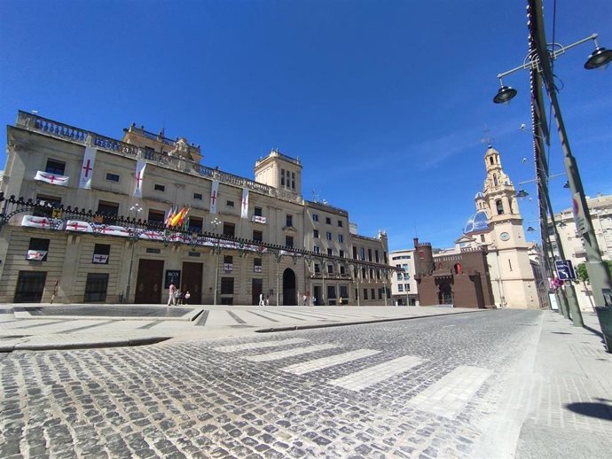 Archivo - Plaza del Ayuntamiento de Alcoi (Alicante)