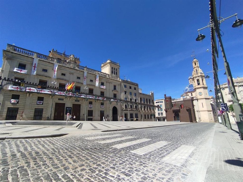 Archivo - Plaza del Ayuntamiento de Alcoi (Alicante)