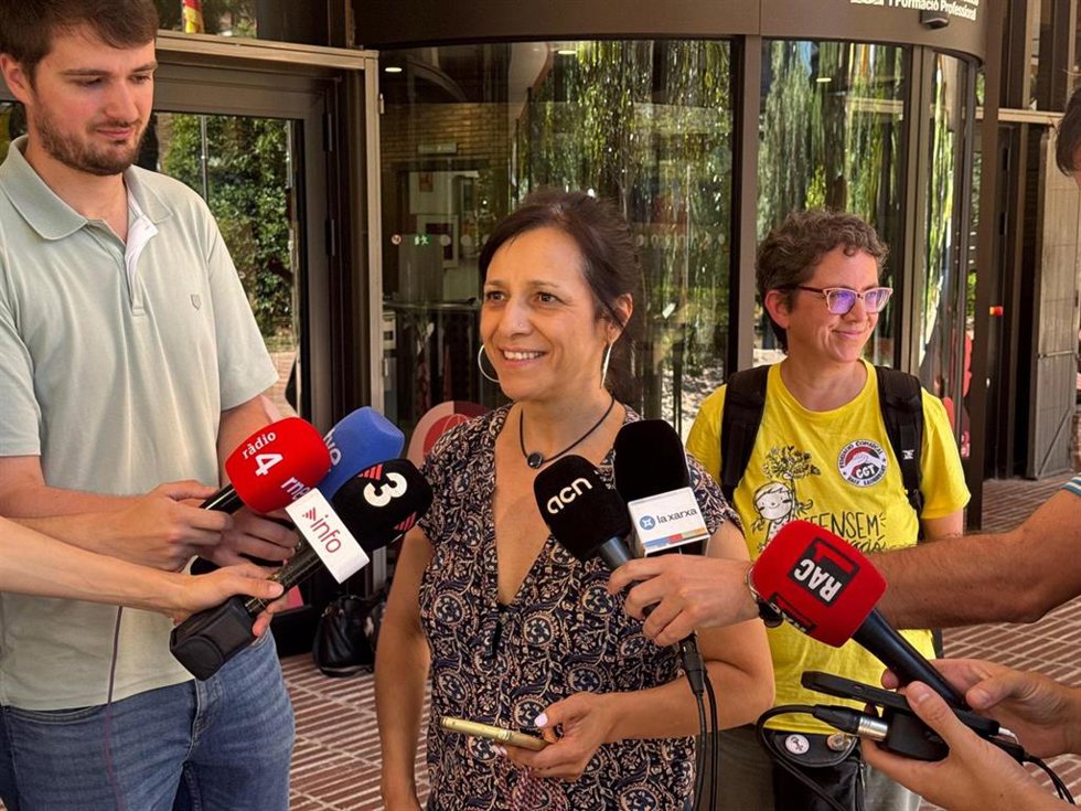 La portavoz de Ustec·Stes, Iolanda Segura, durante las declaraciones