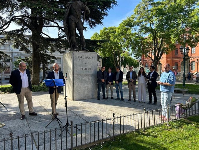 Ofrenda floral a Felipe II en Valladolid en el V centenario de su nacimiento como "centro del mundo imperial"  .