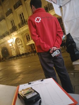 Archivo - Voluntario de Cruz Roja