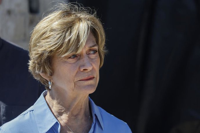 Vina del Mar, 20 de octubre 2025 La candidata presidencial, Evelyn Matthei, visita viviendas afectadas por el megaincendio en El Olivar, presentando una propuesta para acelerar la reconstruccion en la zona Sebastian Cisternas/Aton Chile