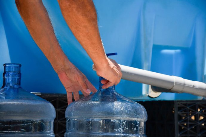 Antofagasta, 6 de diciembre de 2023 Puntos de abastecimientos luego de una falla electrica provocando masivo corte de agua en la region de Antofagasta. Efrain Jara/Aton Chile