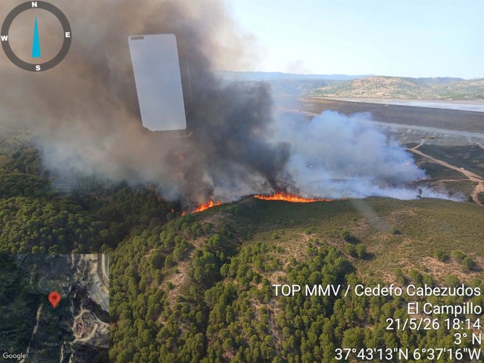 Incendio declarado en Canillas de Aceituno (Málaga).