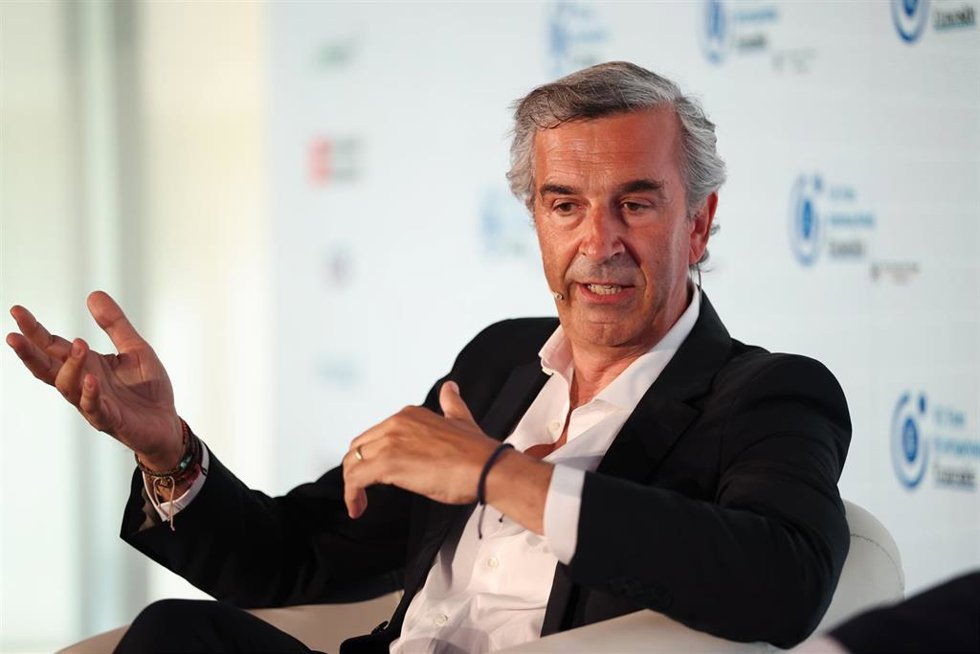 El CEO de Puig, José Manuel Albesa, durante la primera jornada del VII Foro Internacional Expansión, en el Parador de Alcalá de Henares, a 19 de mayo de 2025, en Alcalá de Henares, Madrid (España). El foro, organizado por el diario económico, reúne a líde