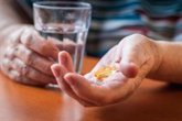 Foto: ¿Sirven el calcio y la vitamina D para evitar fracturas en mayores? Un macroestudio pide revisar su uso rutinario