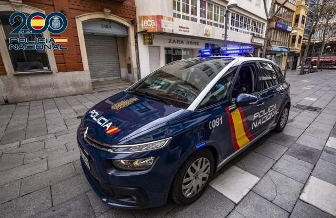 Archivo - Vehículo de la Policía Nacional en Ciudad Real.