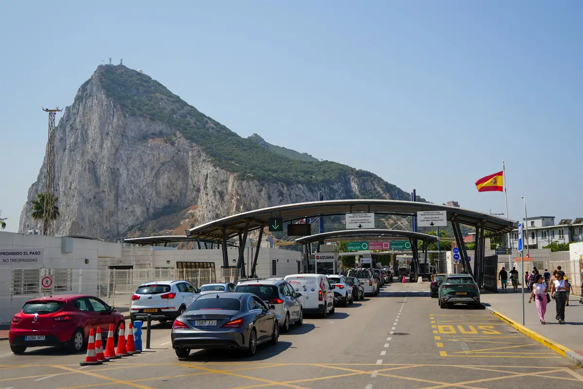 Imágenes de la frontera entre España y el Peñón de Gibraltar