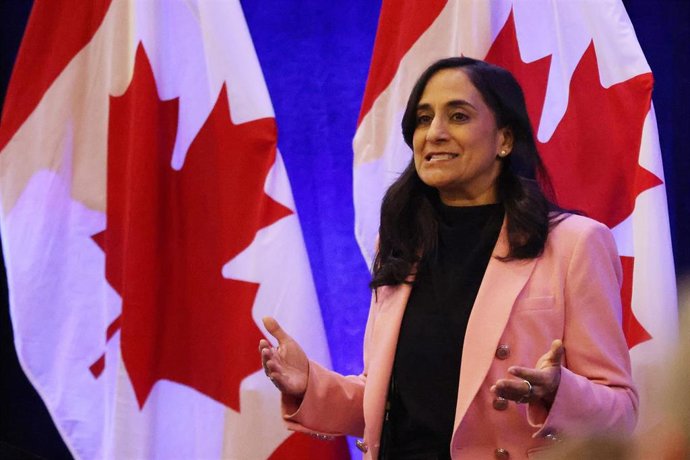Archivo - La ministra de Exteriores de Canadá, Anita Anand, durante una rueda de prensa en Calgary en abril de 2026 (archivo)