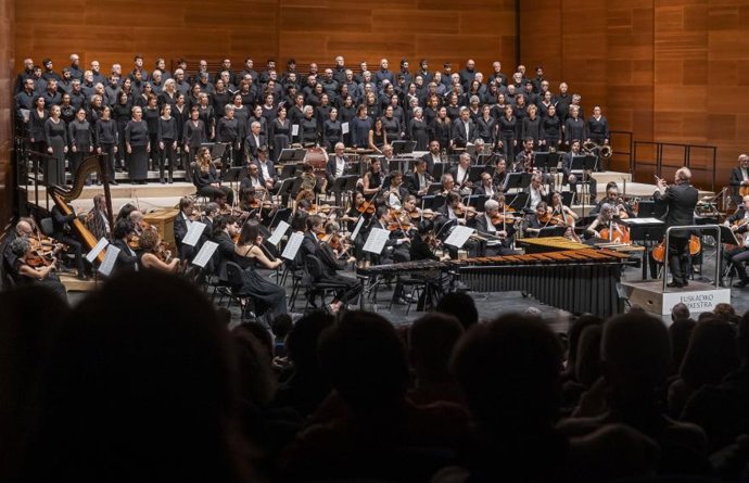 Archivo - Euskadiko Orkestra abesbatza batekin
