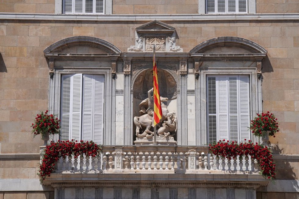 Balcón y fachada del Palau de la Generalitat.