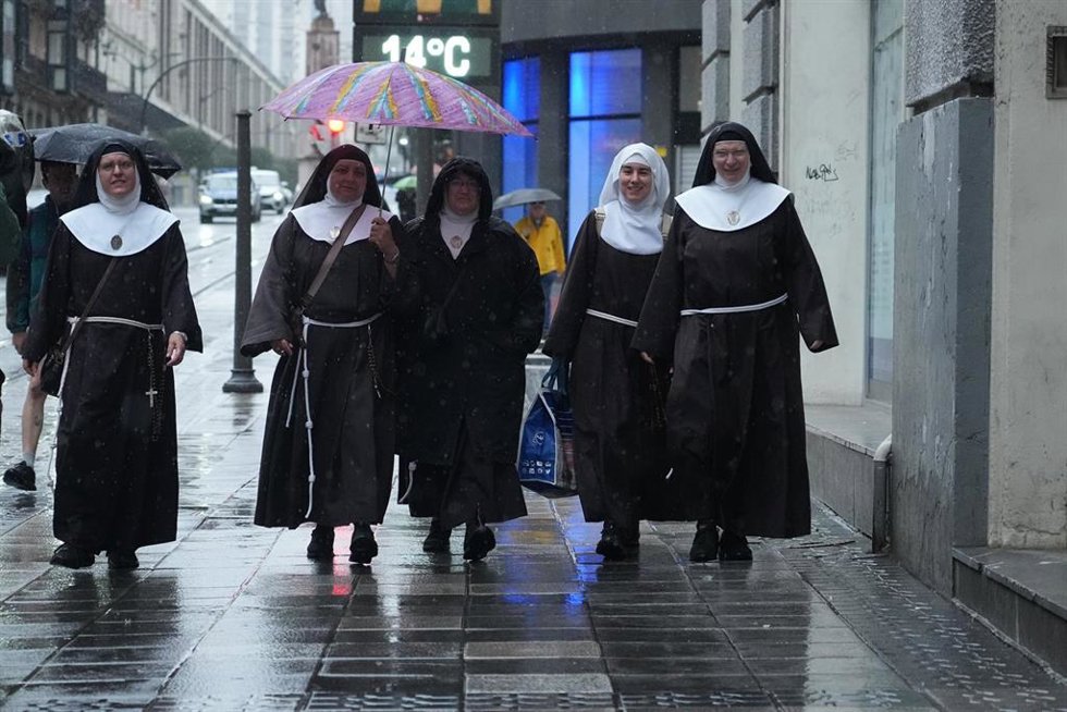 Las exmonjas de Belorado a su llegada al Juzgado de Instrucción número 5, a 4 de mayo de 2026, en Bilbao, Bizkaia