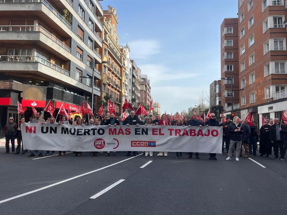 Archivo - Concentración contra la siniestralidad en Asturias