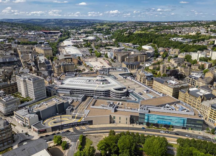 Vista desde arriba del centro comercial The Broadway (Bradford, Reino Unido).