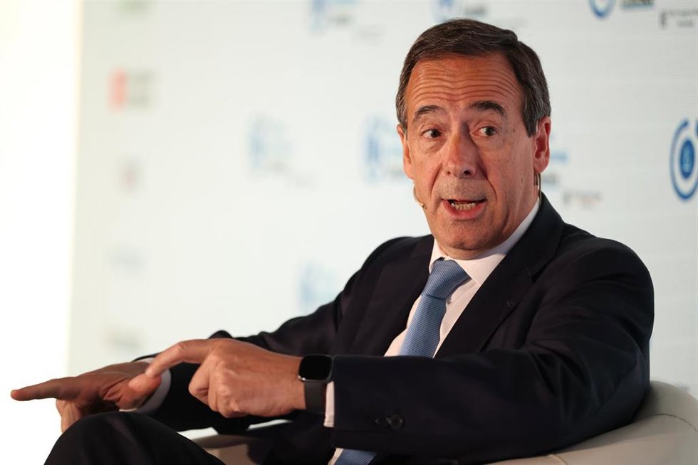 El CEO de CaixaBank, Gonzalo Gortázar, durante la primera jornada del VII Foro Internacional Expansión, en el Parador de Alcalá de Henares, a 19 de mayo de 2025, en Alcalá de Henares, Madrid (España).