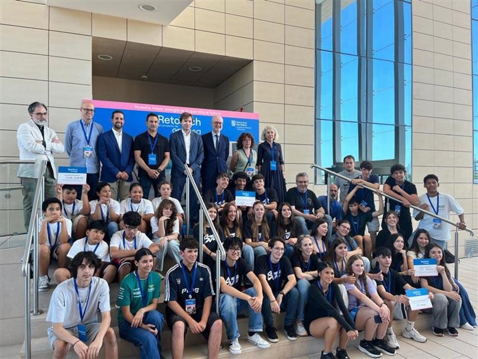 Alumnos y docentes del Sant Josep Obrero de Palma gana un premio nacional en la XI edición de 'RetoTech'.