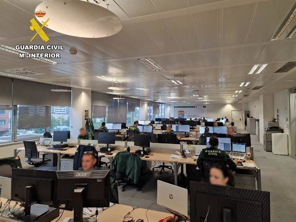 Agentes del Equipo @ de la Cibercomandancia