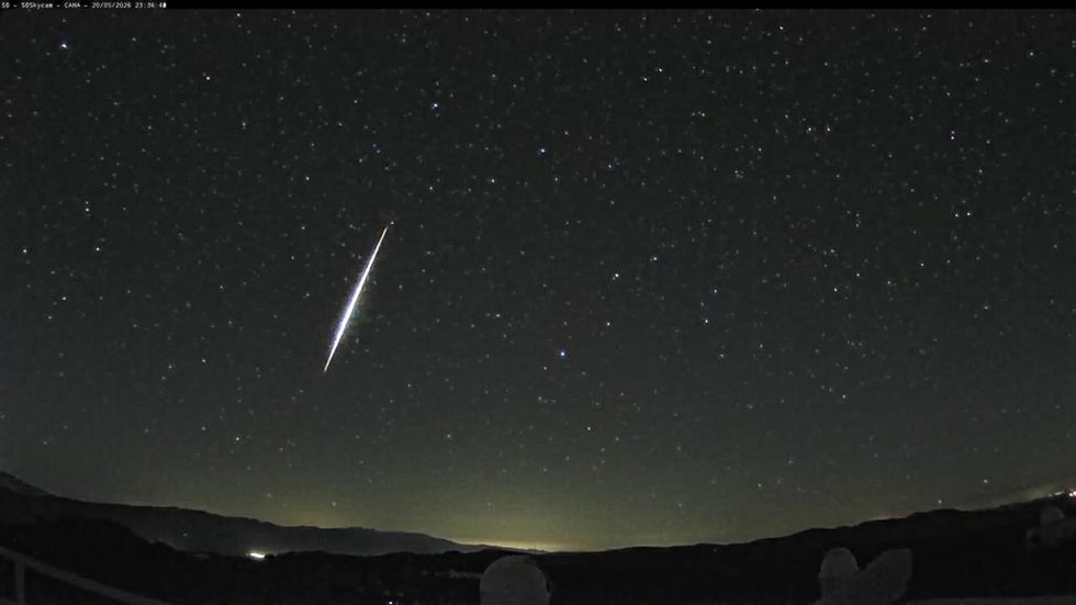 Una brillante bola de fuego es captada desde Calar Alto, en Gérgal (Almería).
