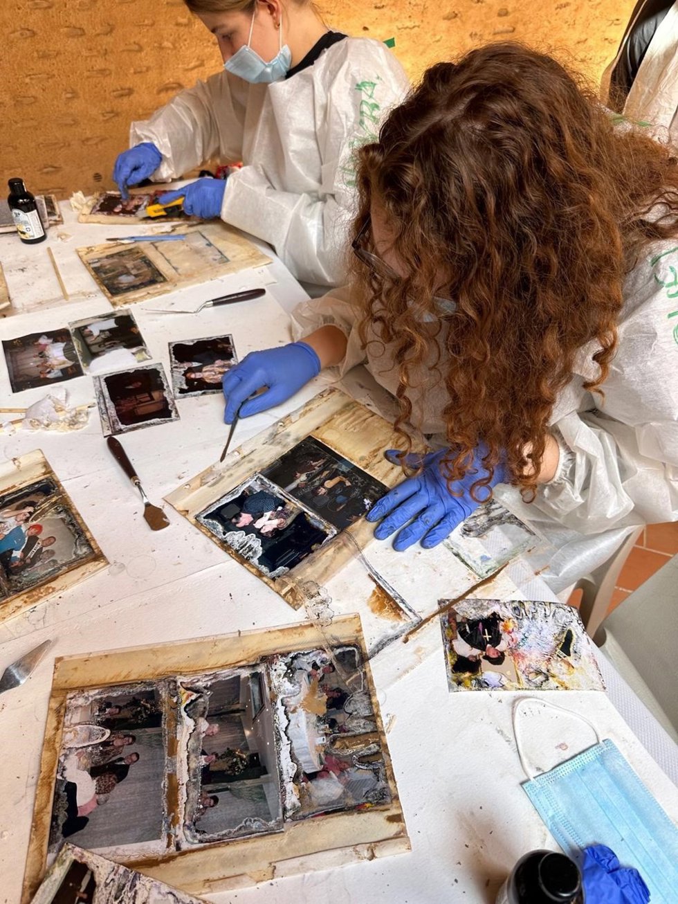 Salvem les Fotos afronta su fase final para recuperar más de 800.000 fotos y objetos singulares perdidos en la dana